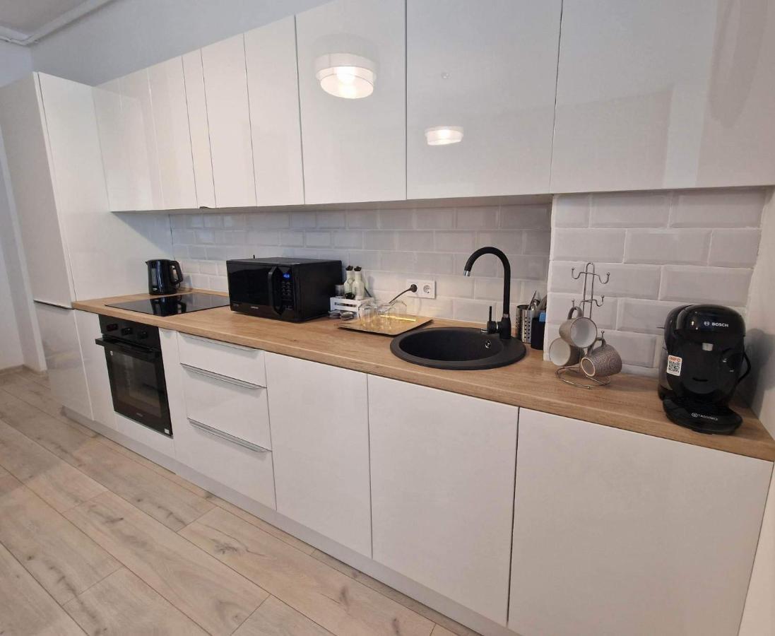 Cozy Corner Apartment Брашов Екстериор снимка