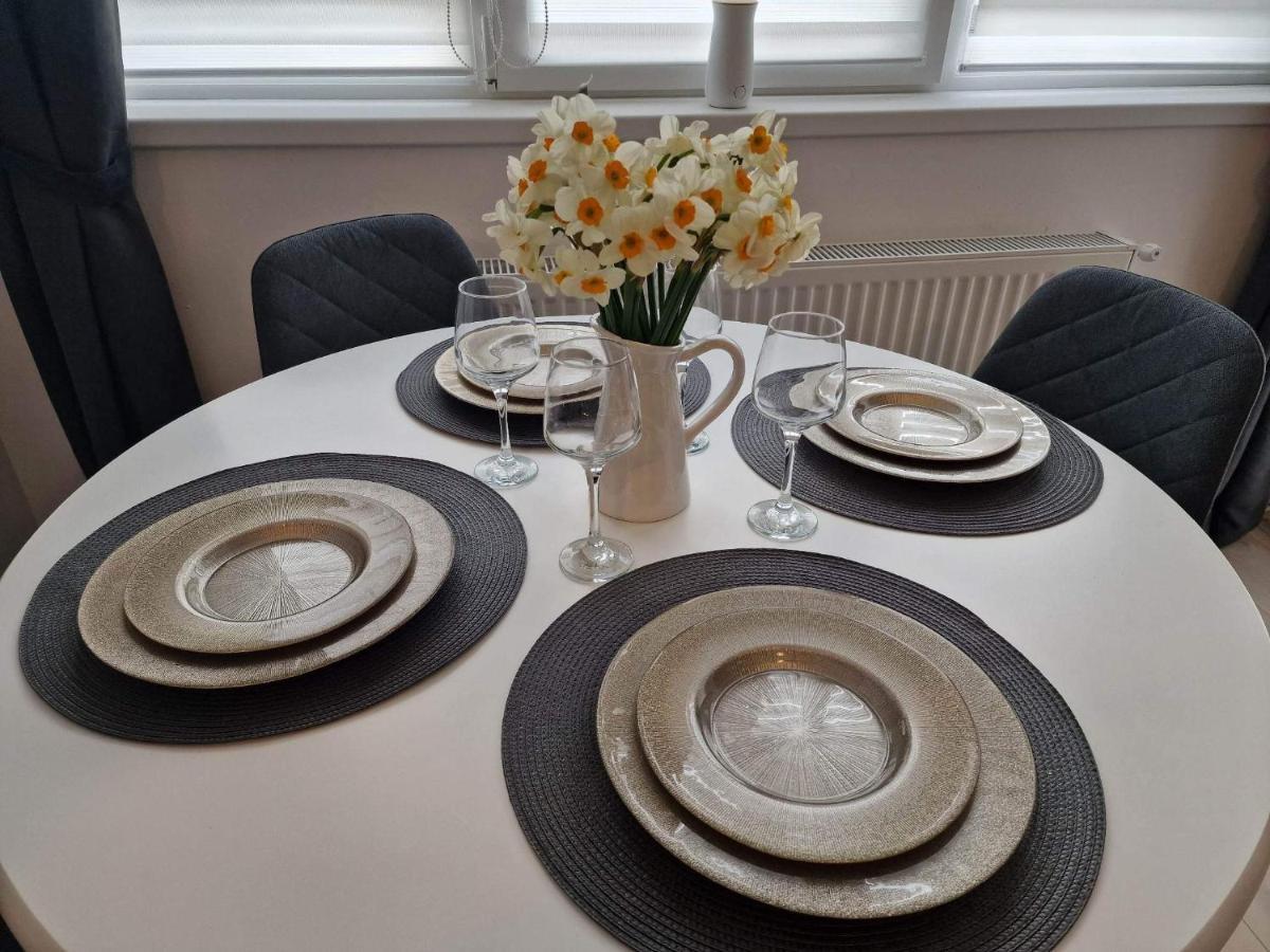 Cozy Corner Apartment Брашов Екстериор снимка